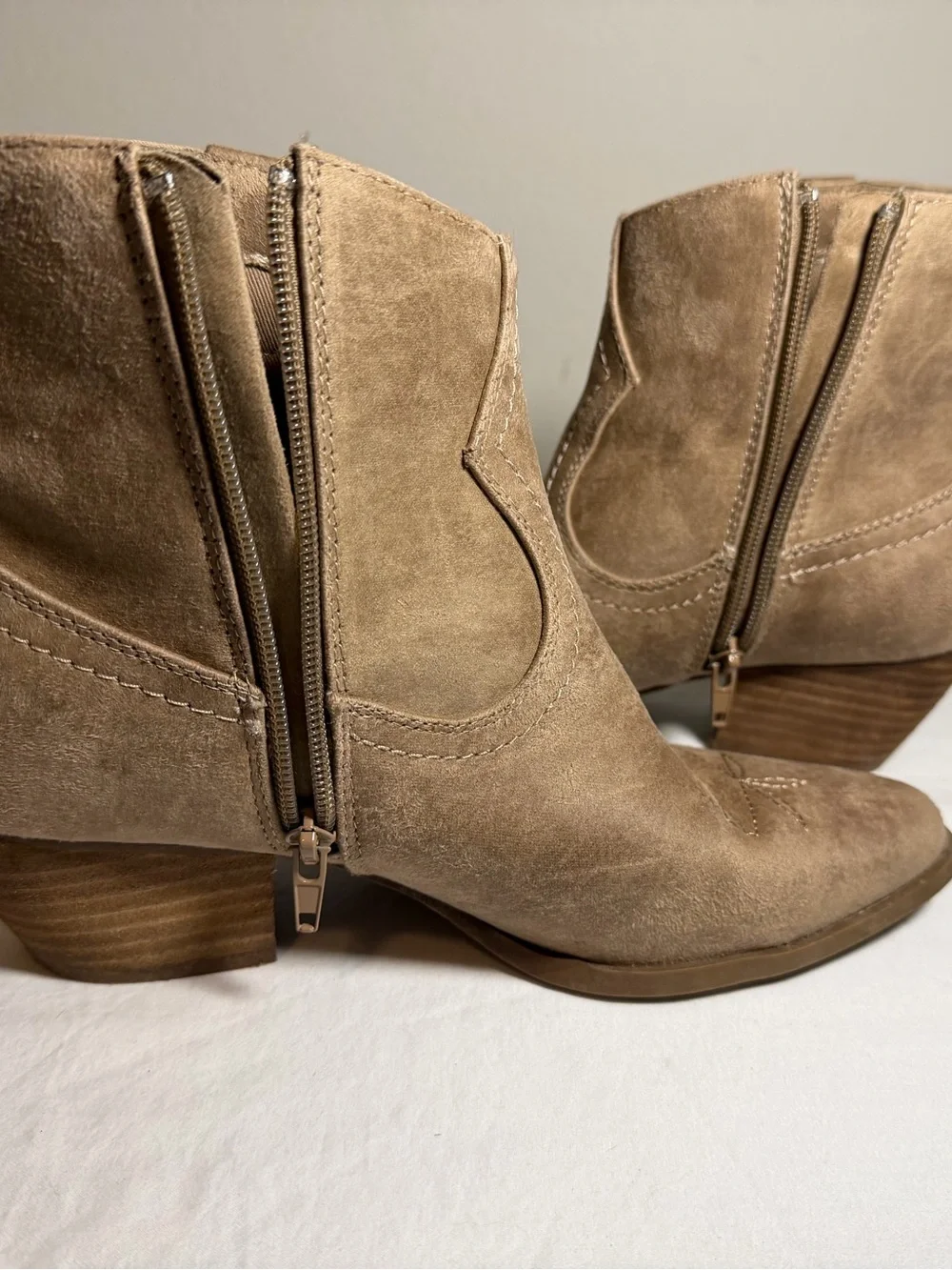 Dolce Vita stylish taupe
